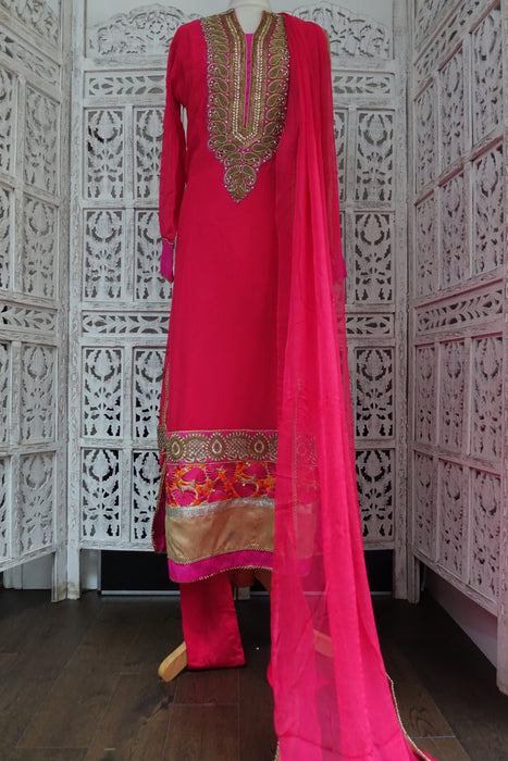 Bright Pink Churidaar - UK 14/ EU 40 - Preloved