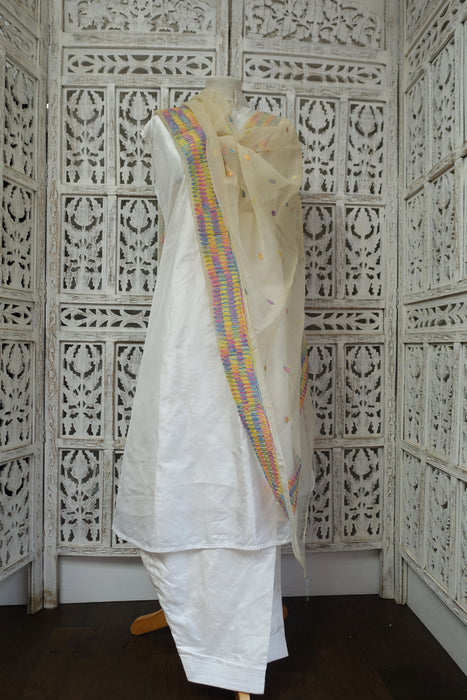 Cream Vintage Dupatta With Pastel Embroidery - Preloved