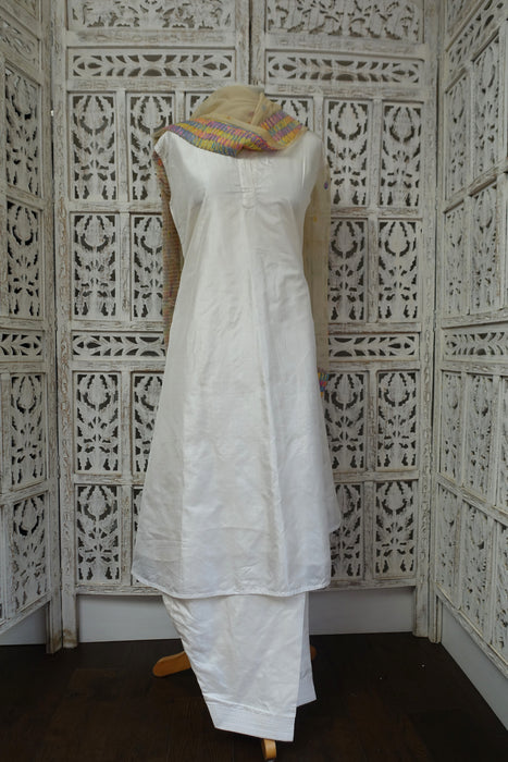 Cream Vintage Dupatta With Pastel Embroidery - Preloved