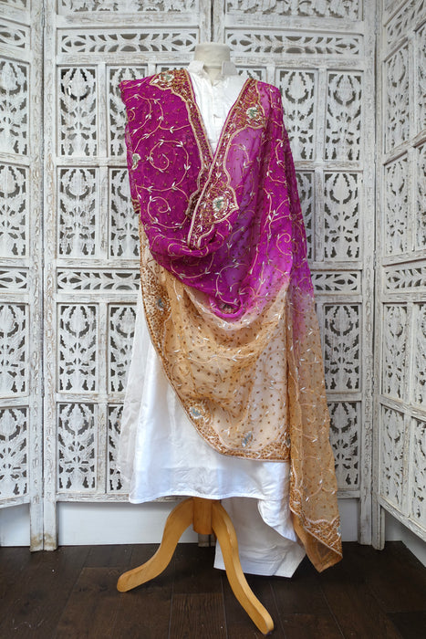 Cream And Vivd Purple Vintage Dupatta - New