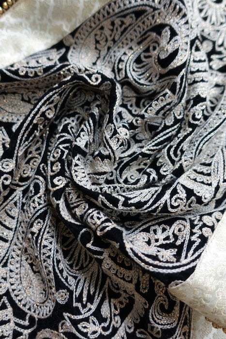 Black And White Narrow Embroidered Dupatta - New
