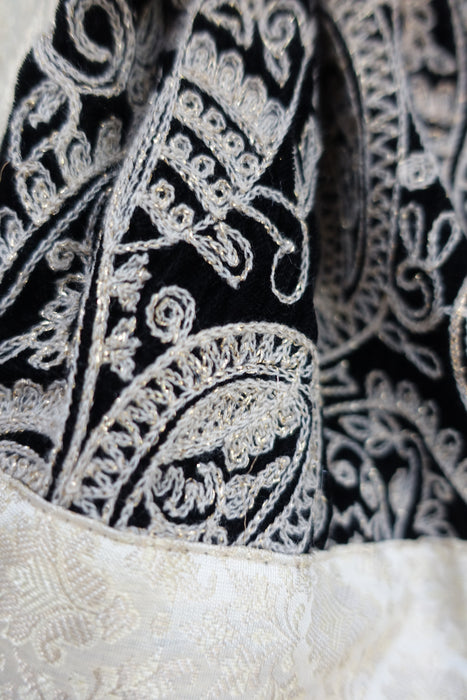 Black And White Narrow Embroidered Dupatta - New