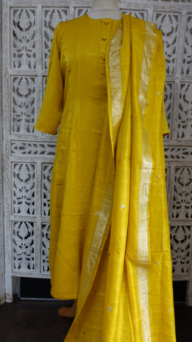 Ochre Salwar Kameez With Banarsi Silk Dupatta - UK 18 / EU 44 - Preloved