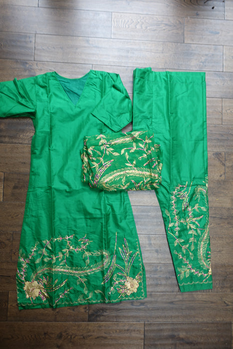 Green VIntage Pure Silk Salwar Kameez - UK 8 / EU 34 - New