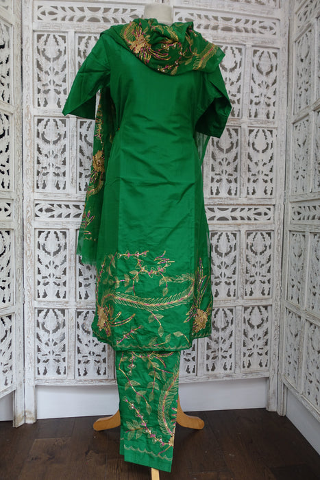 Green VIntage Pure Silk Salwar Kameez - UK 8 / EU 34 - New