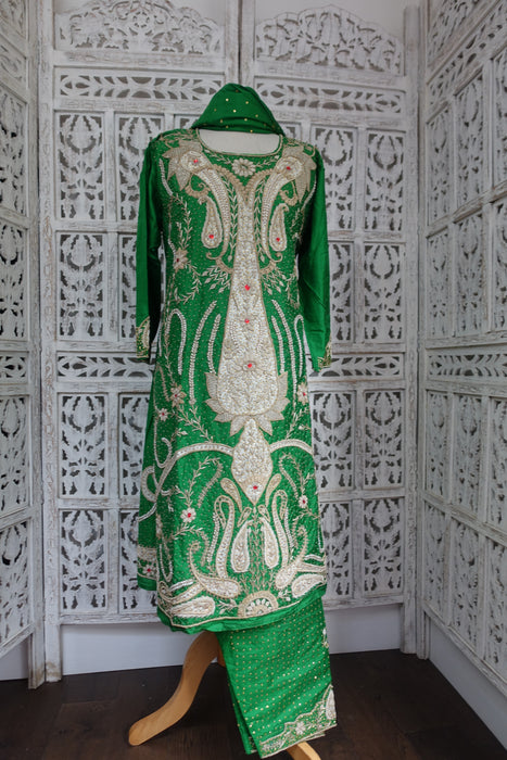 Emerald green vintage salwar kameez - UK 16/EU 42 - Preloved