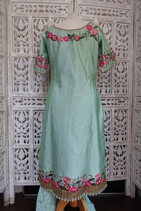 Mint Green Bootleg Trousers With 2 Dupatta - UK 12 / EU 38 - Preloved